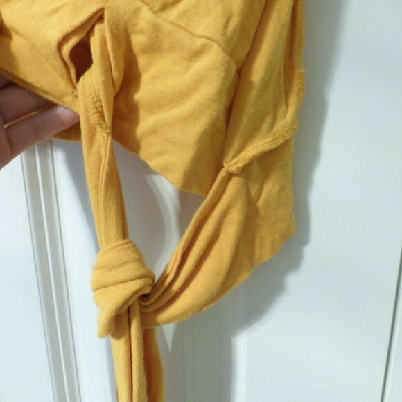 FOREVER 21 yellow deep v-neck wrap crop top - Picture 7 of 7